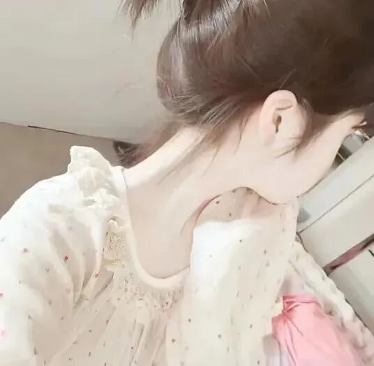 少萝侧脸女生头像