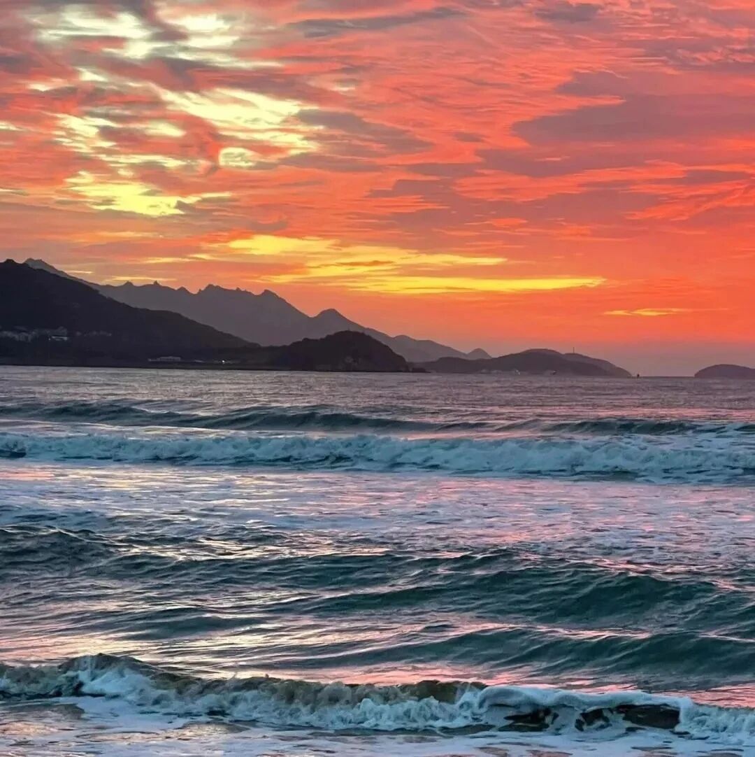 意境晚霞大海背景图