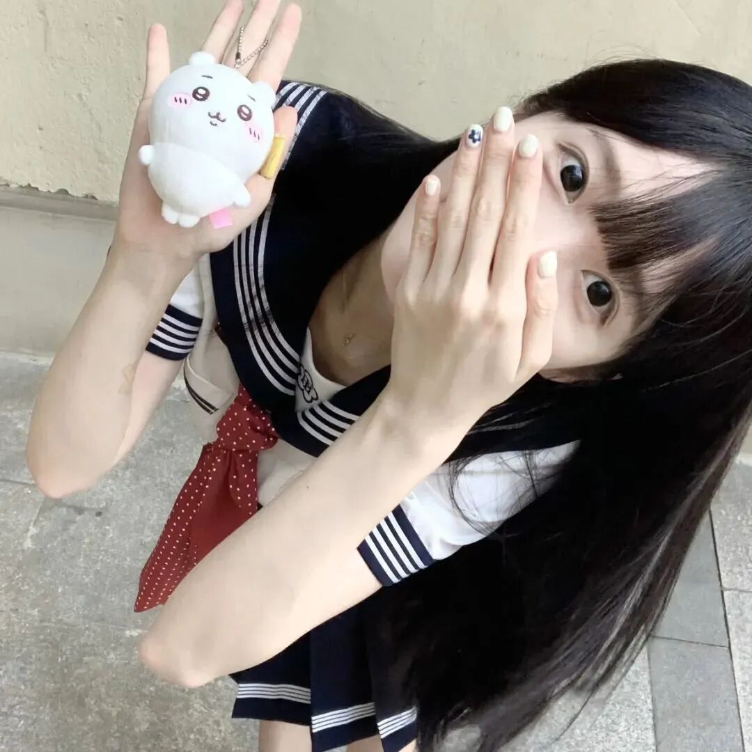 jk制服捂嘴小众女生头像