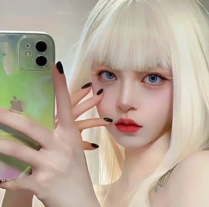 自拍手机很飒女生头像