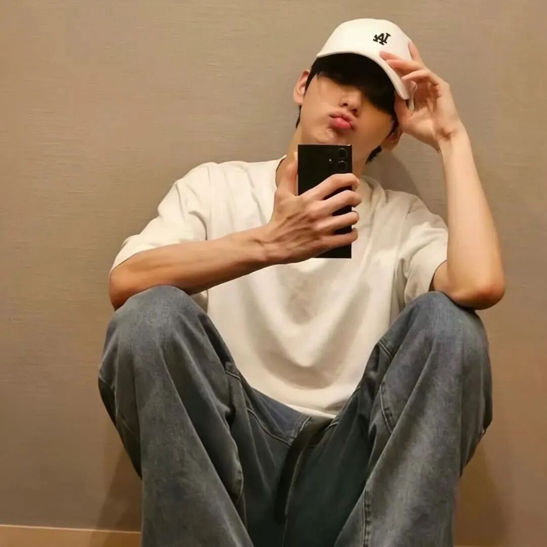 自拍手机个性男生头像