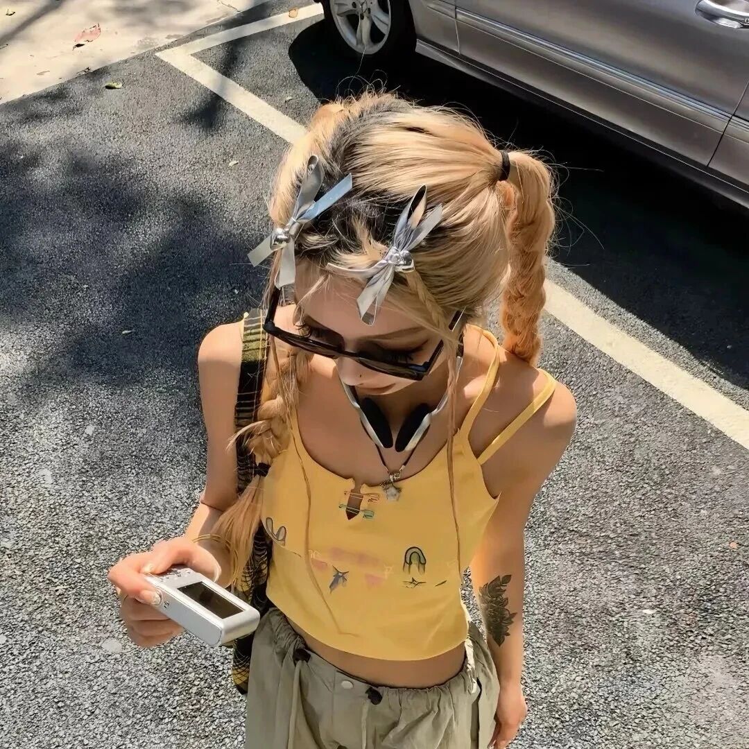 墨镜很飒女生头像