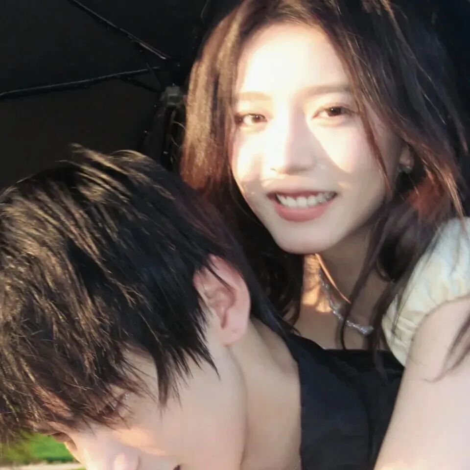 beizhengbqjhgpaituo背着真人情侣头像