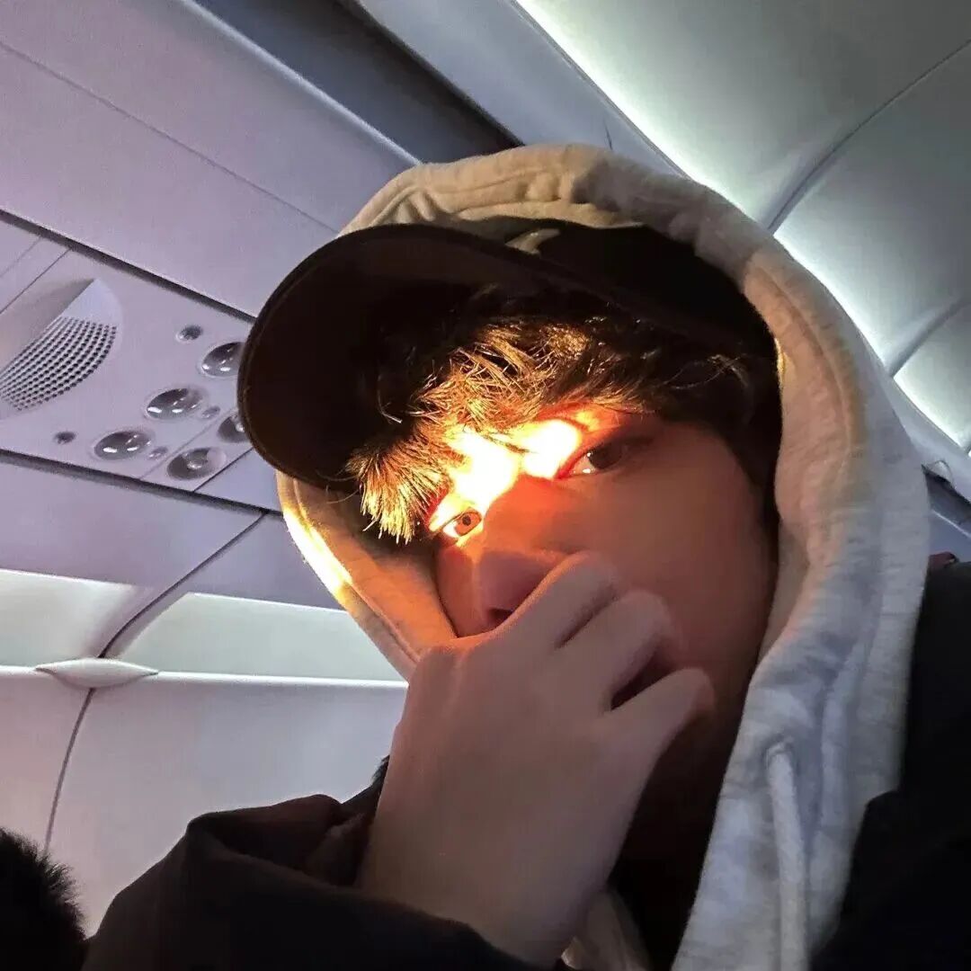 飞机内小众男生头像