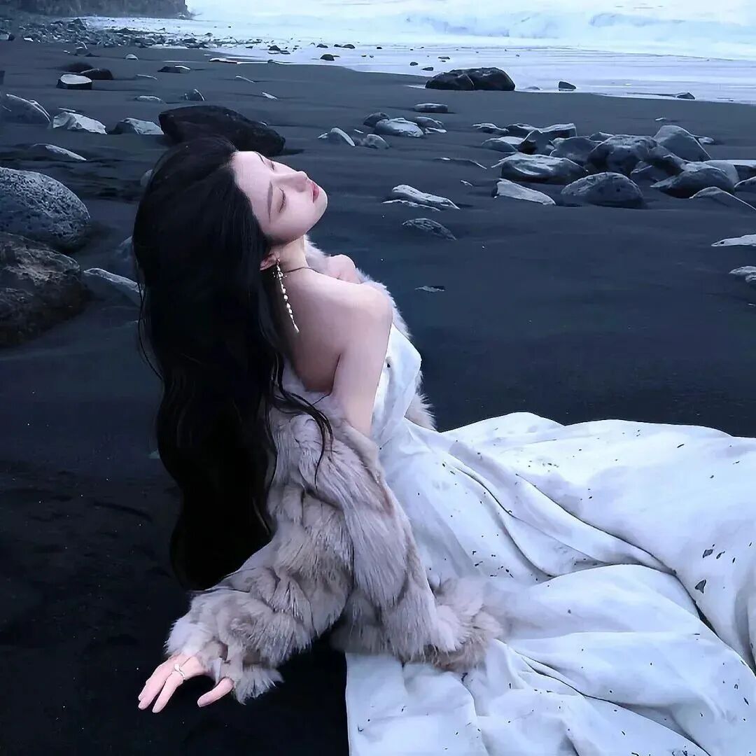 海边气质侧脸女生头像