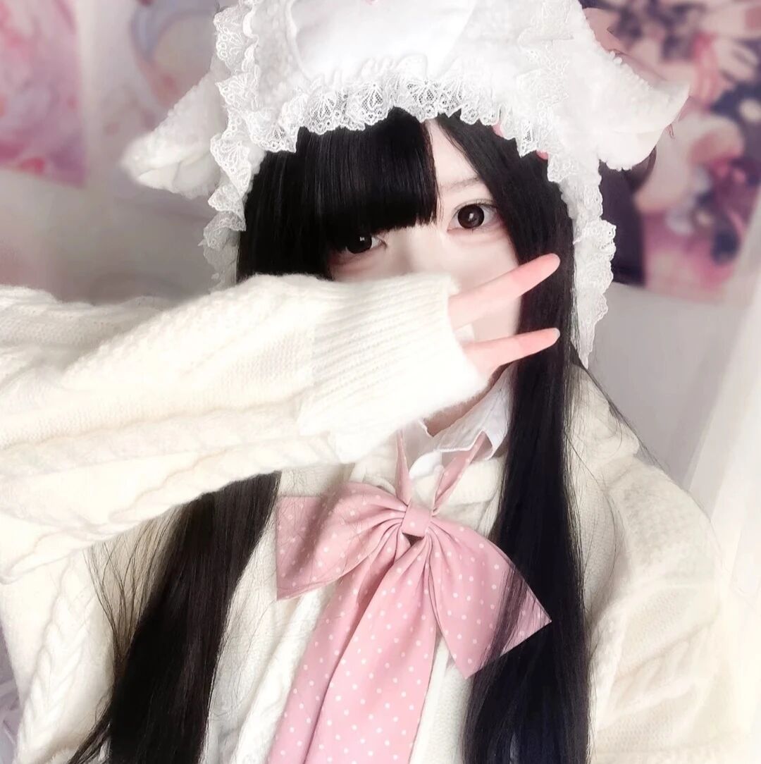 剪刀手少萝女生头像