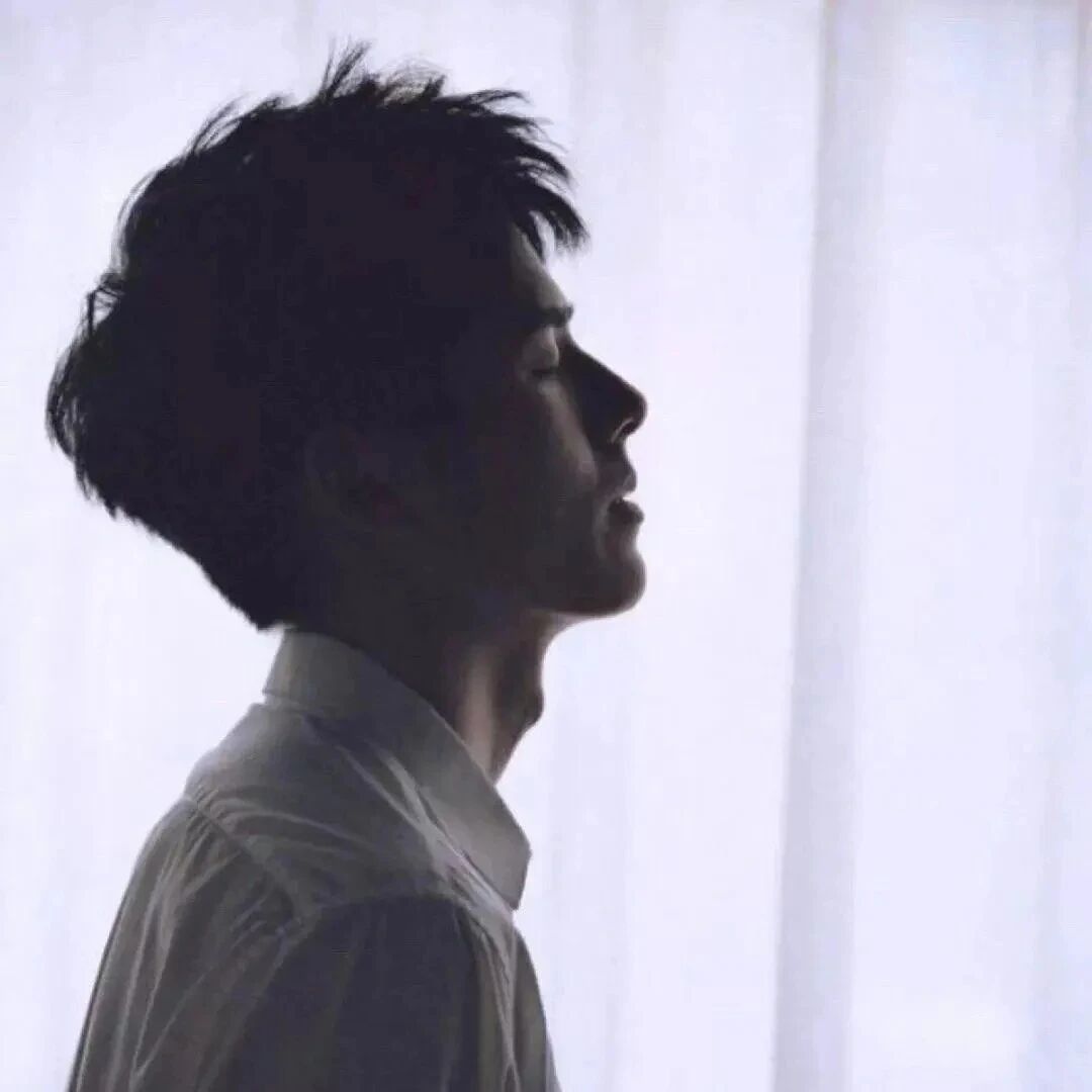 帅气侧脸男生头像