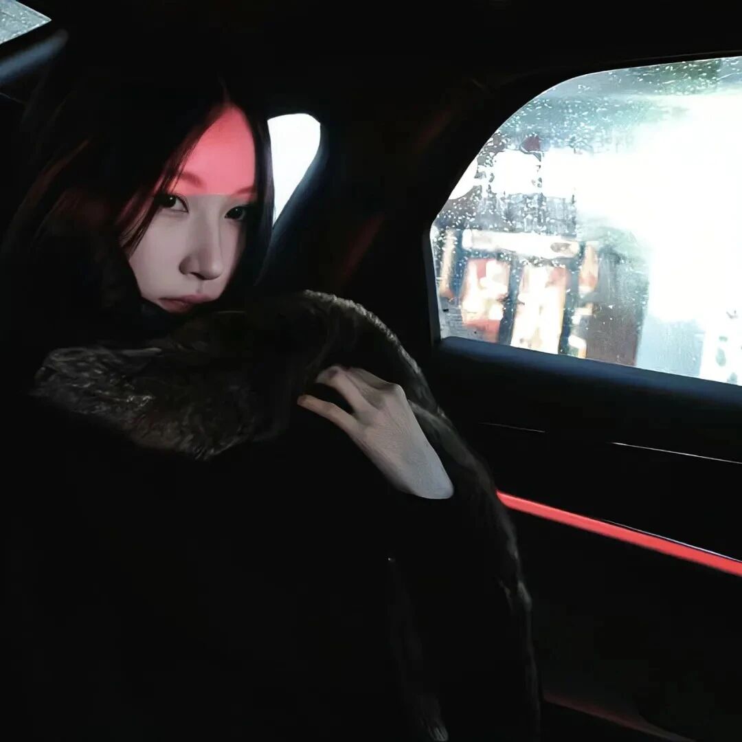 车内小众侧脸女生头像