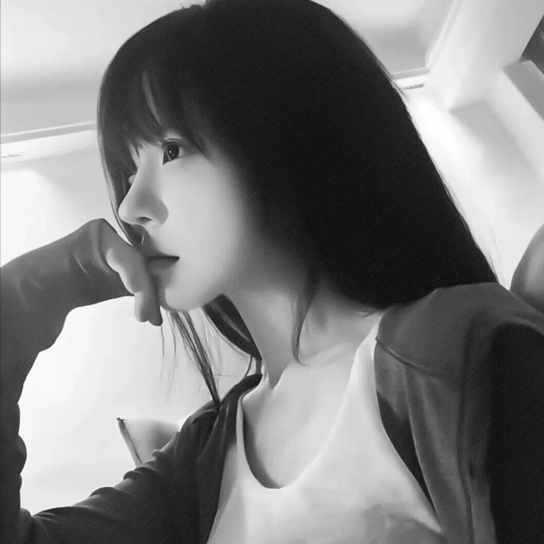 黑白纯欲侧脸女生头像