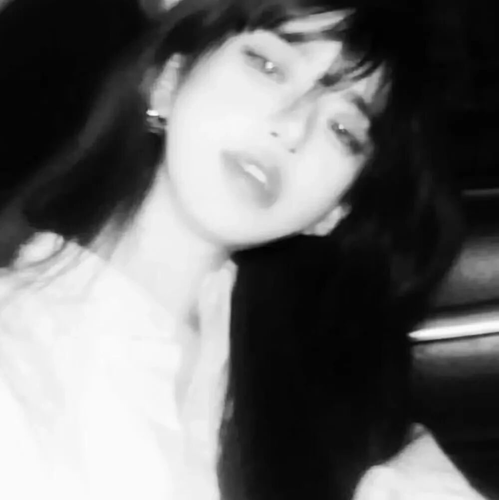 黑白个性女生头像