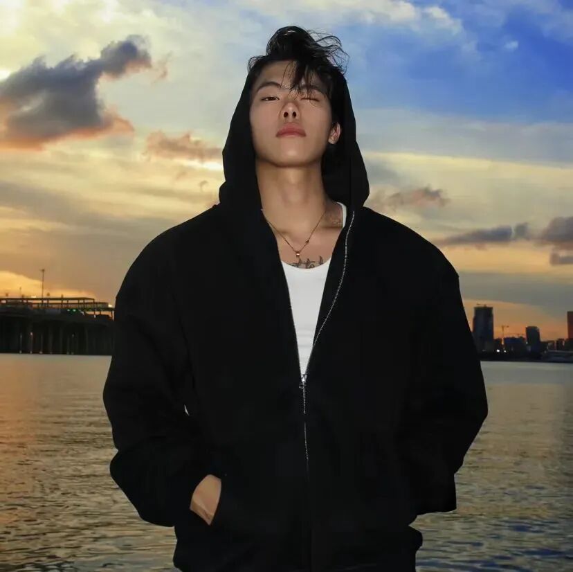 海边个性男生头像