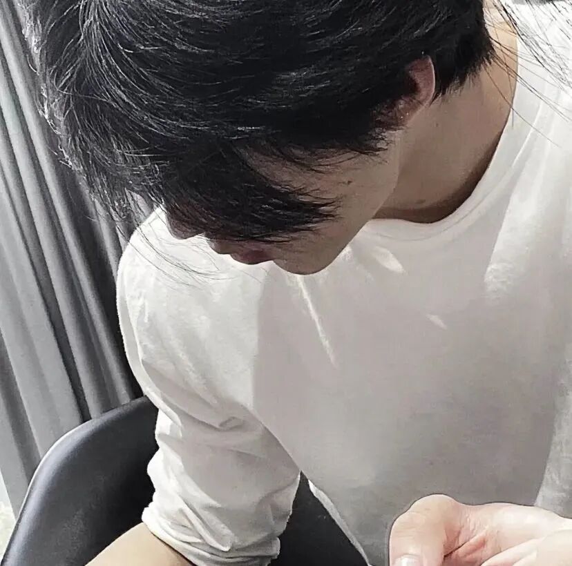 个性侧脸男生头像