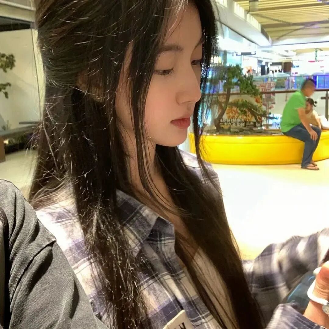 侧脸女生头像