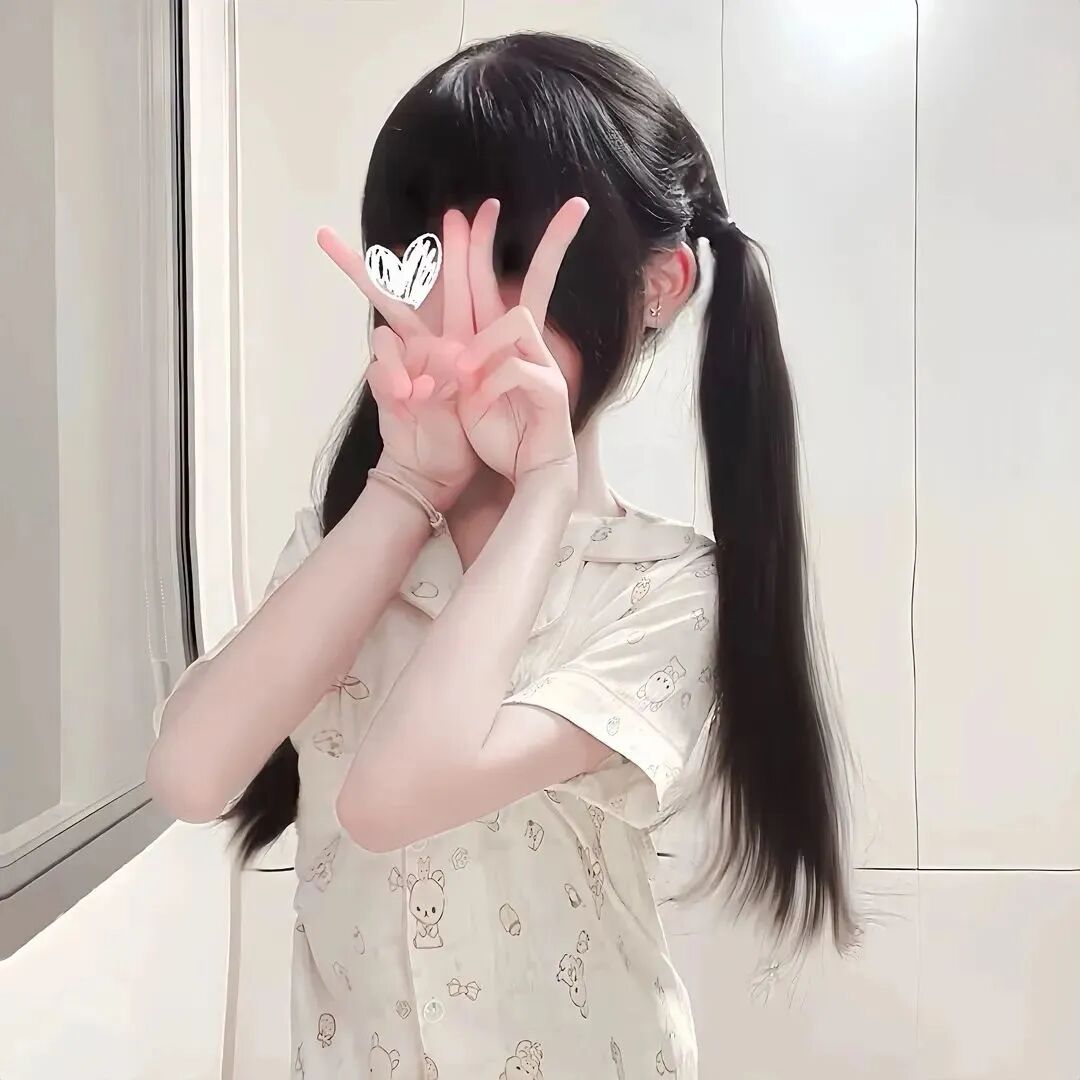 手势不露脸少萝女生头像
