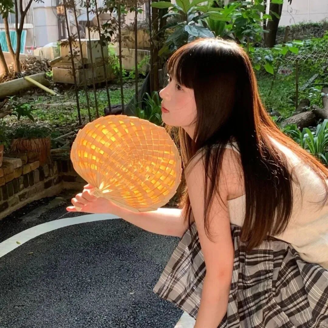 小清新侧脸女生头像