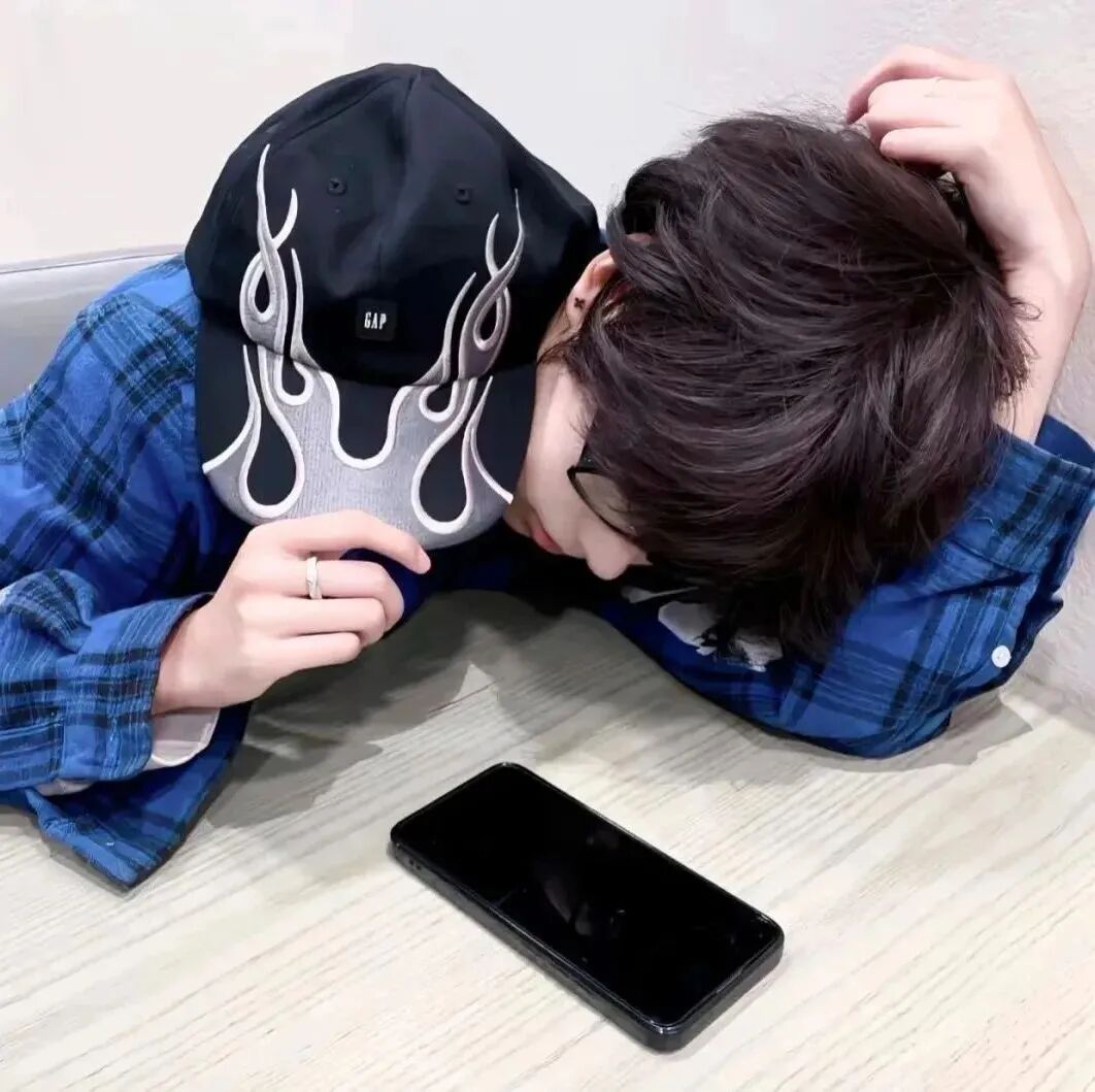 权威不露脸男生头像