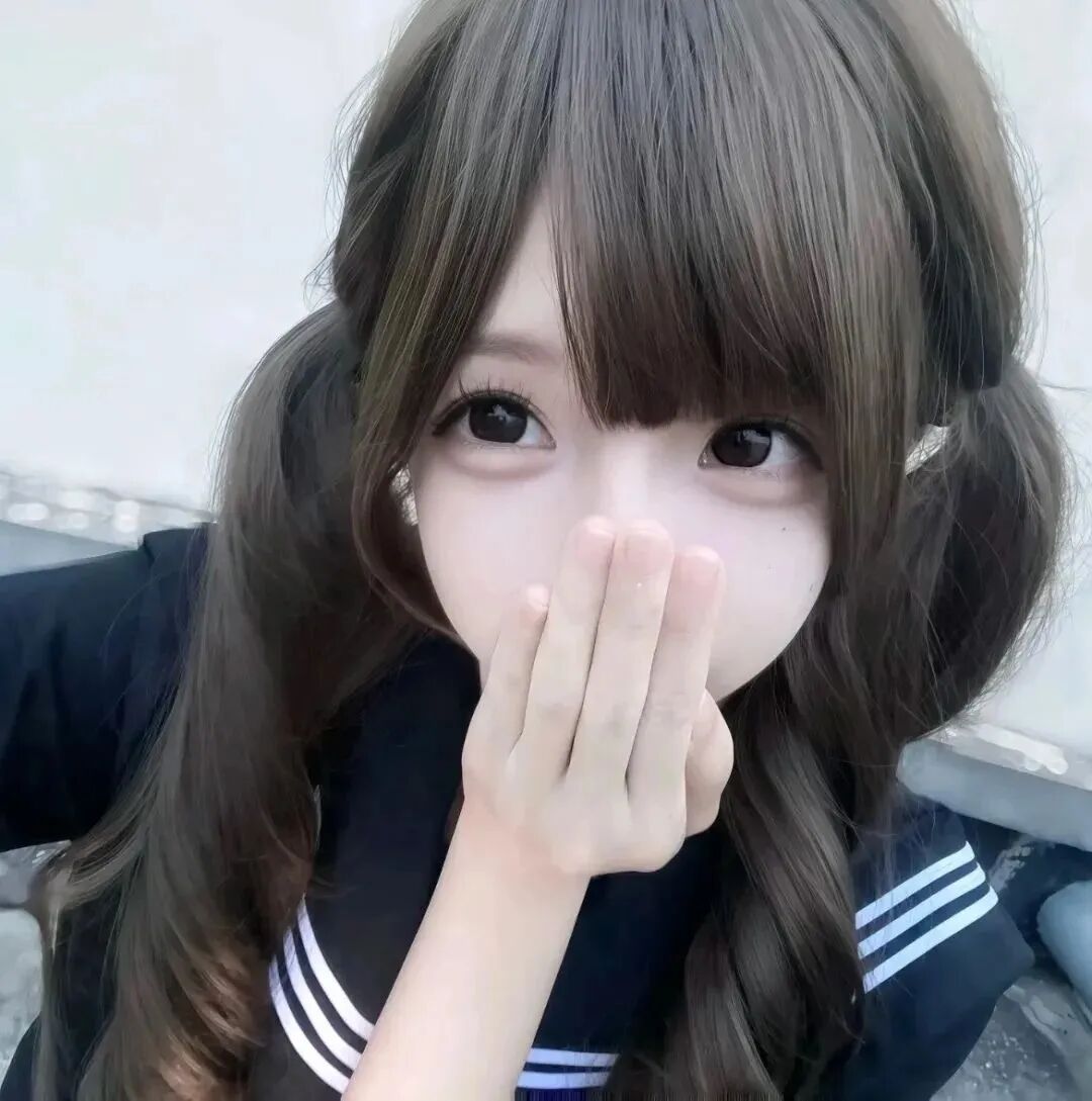 捂嘴少萝女生头像