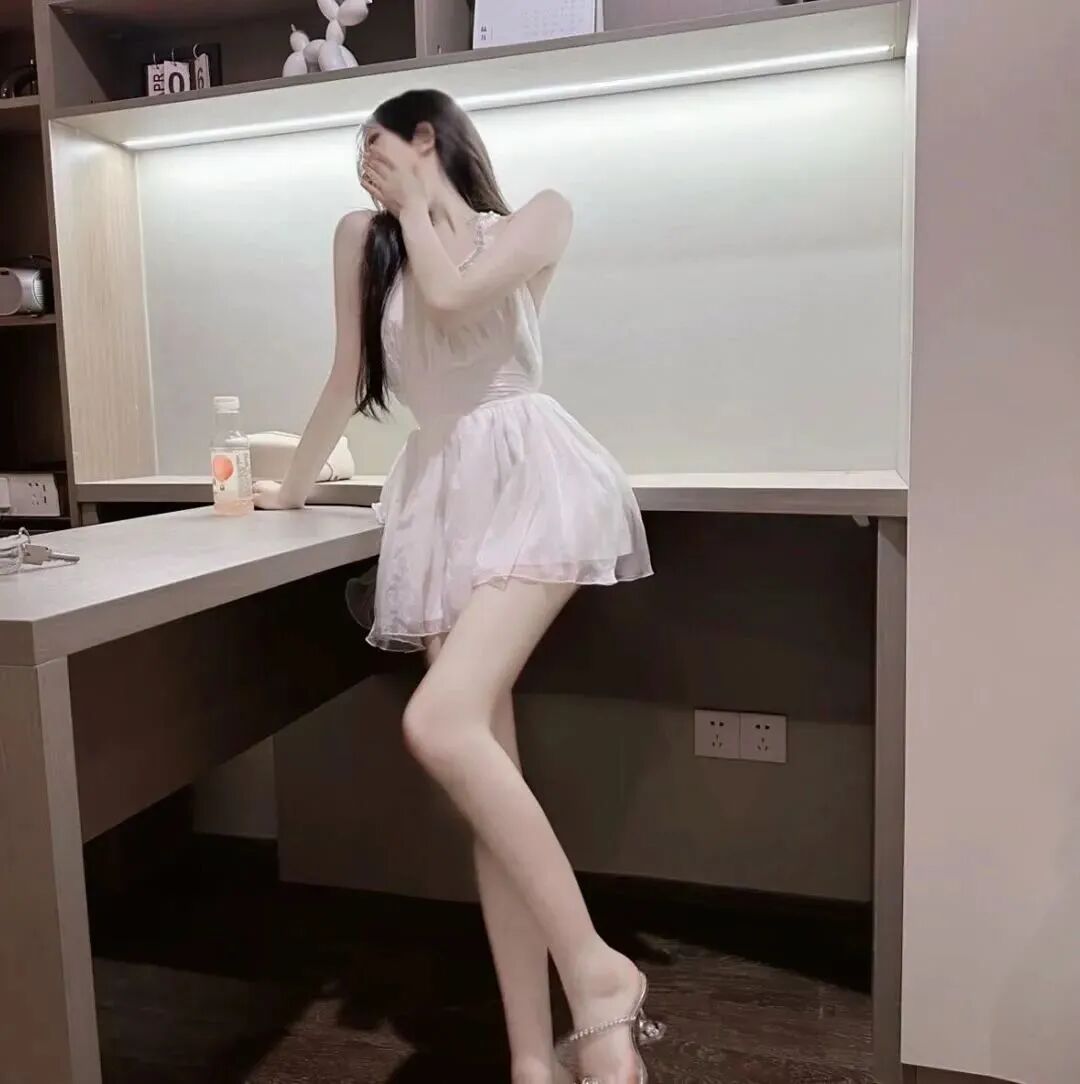 纯欲侧脸女生头像