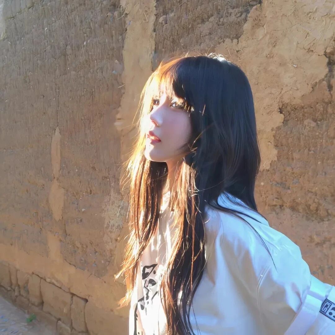 光感侧脸女生头像