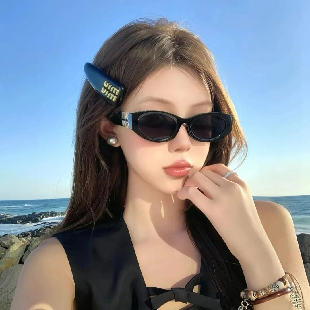 墨镜海边很飒女生头像