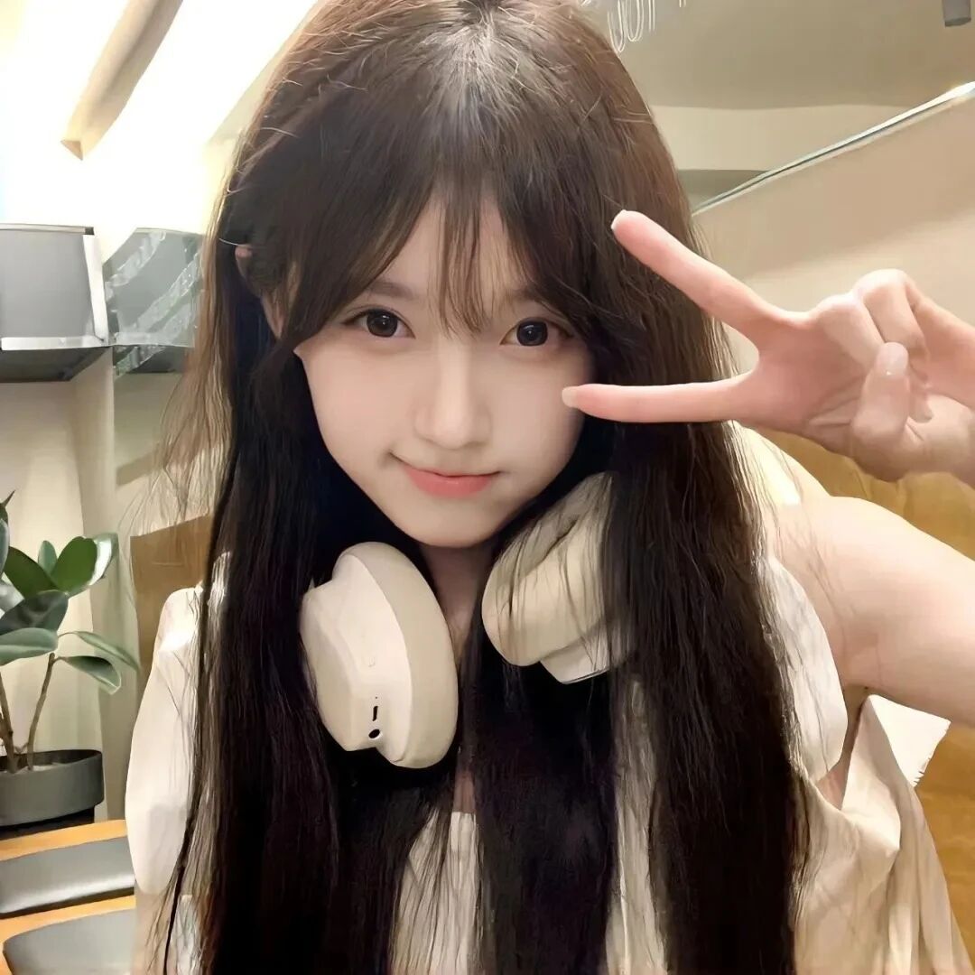 戴耳机剪刀手甜妹女生头像