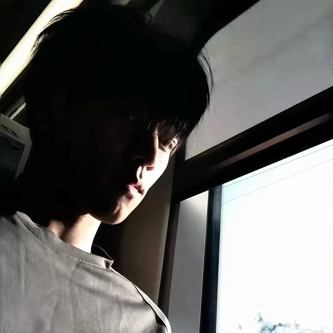 光感男生头像