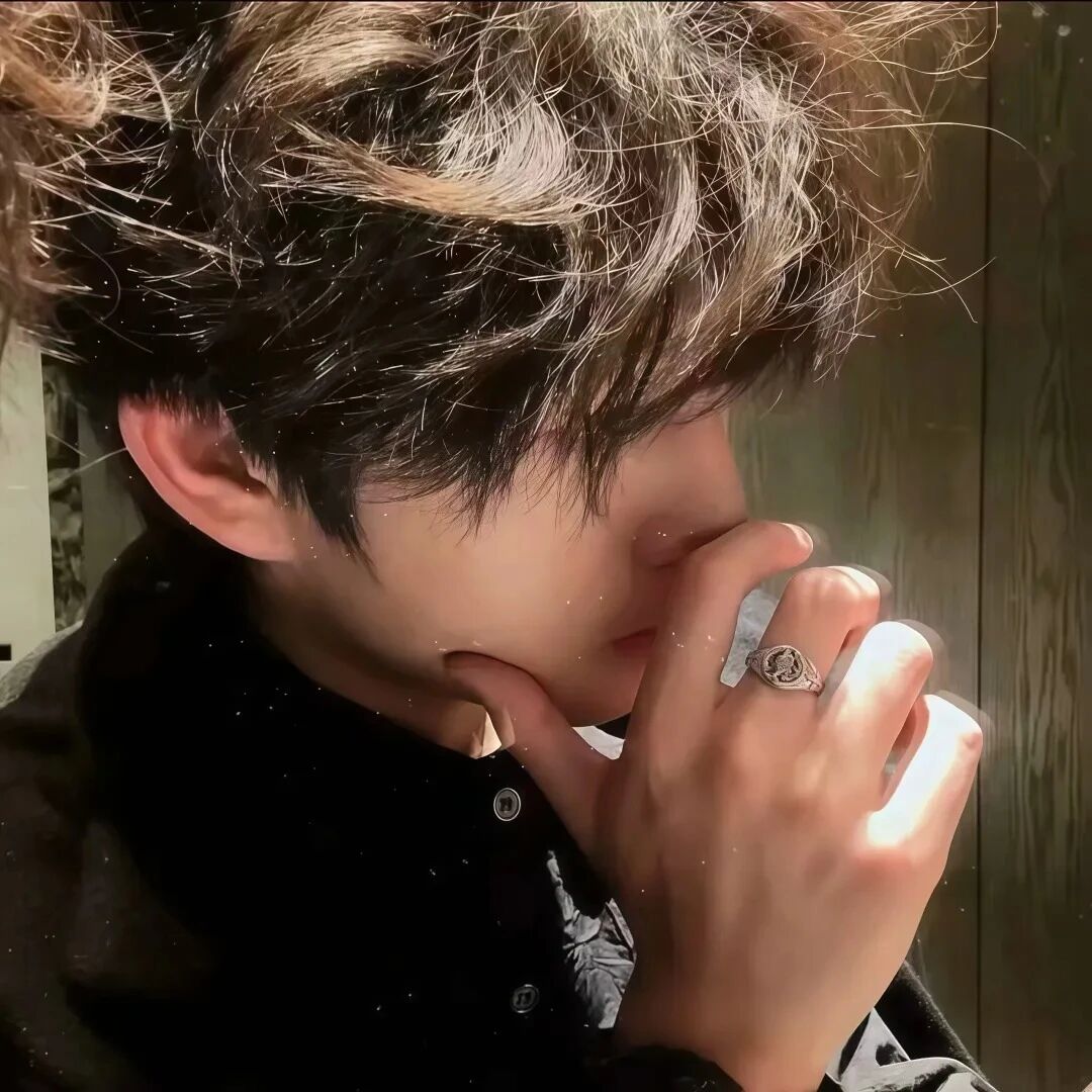 痞帅侧脸男生头像