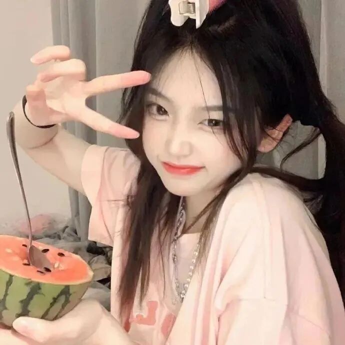 剪刀手甜妹女生头像
