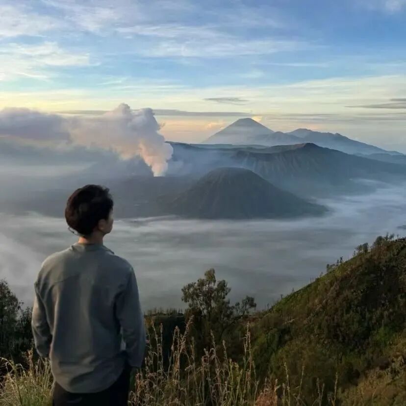 高山自由感不露脸男生头像