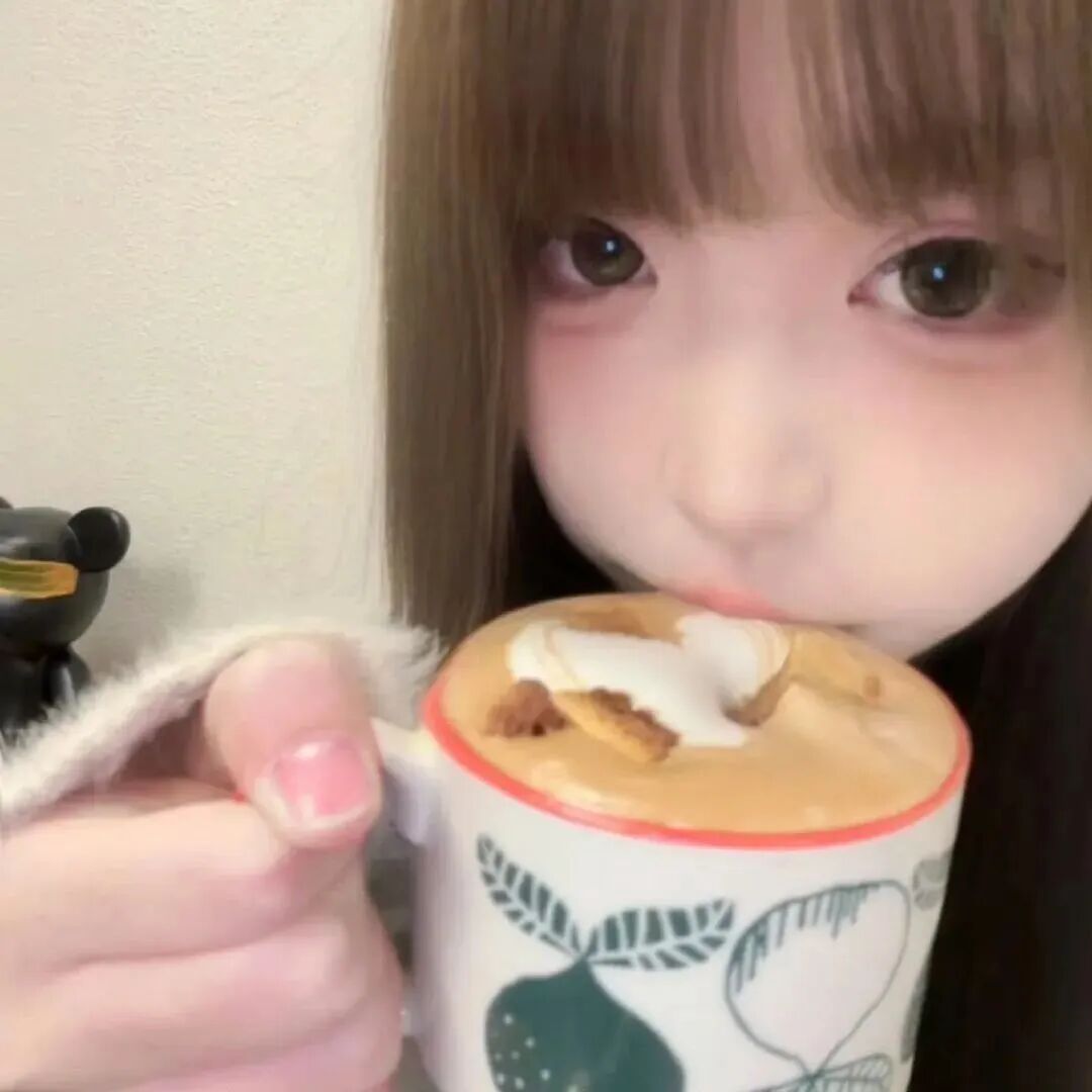 喝咖啡甜妹女生头像