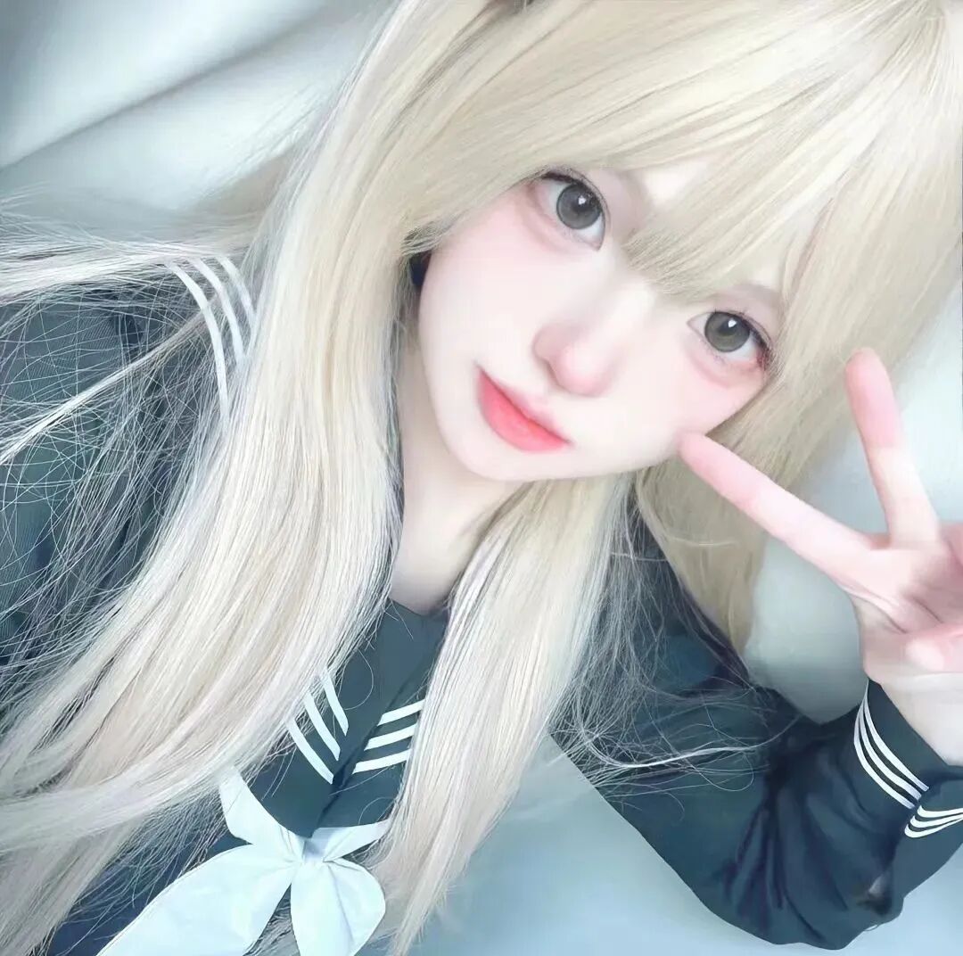 少萝剪刀手女生头像