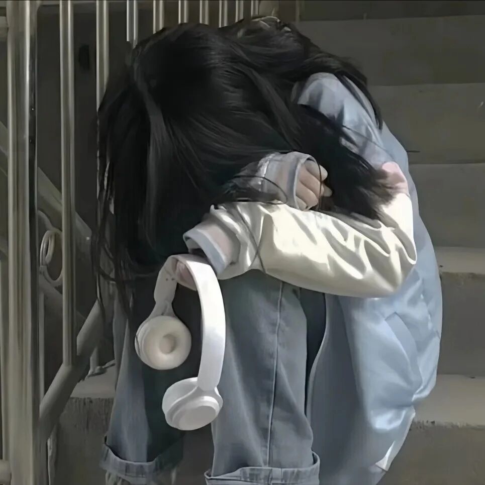 伤感不露脸女生头像