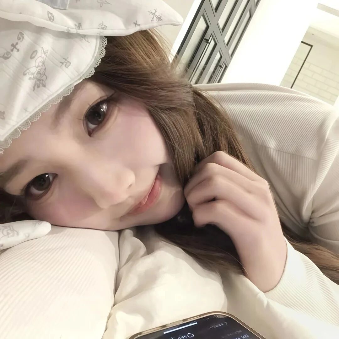 躺着甜妹女生头像