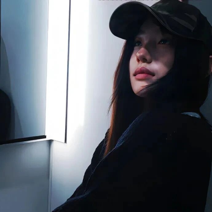 休闲帽小众女生头像