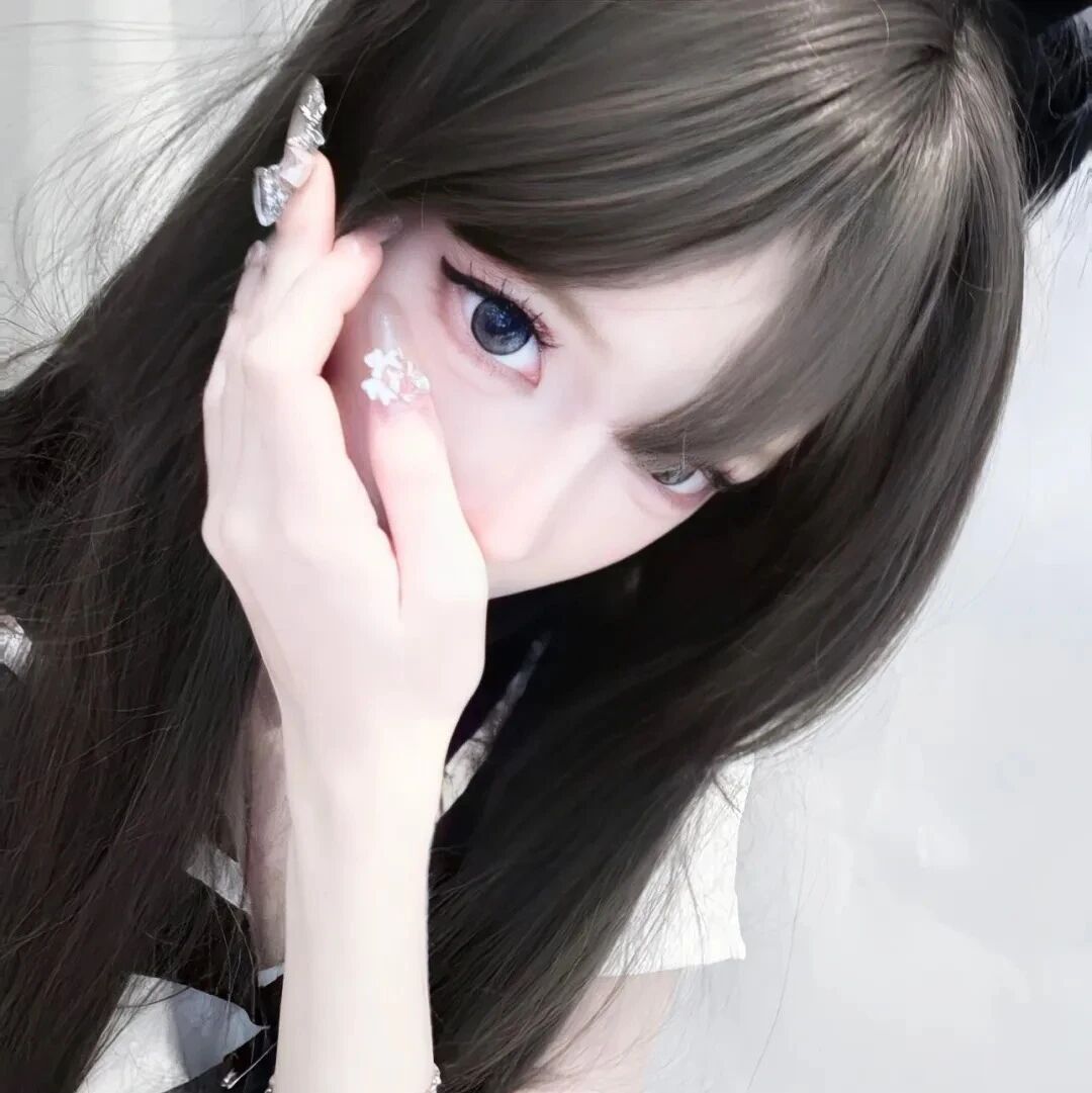 捂嘴少萝女生头像