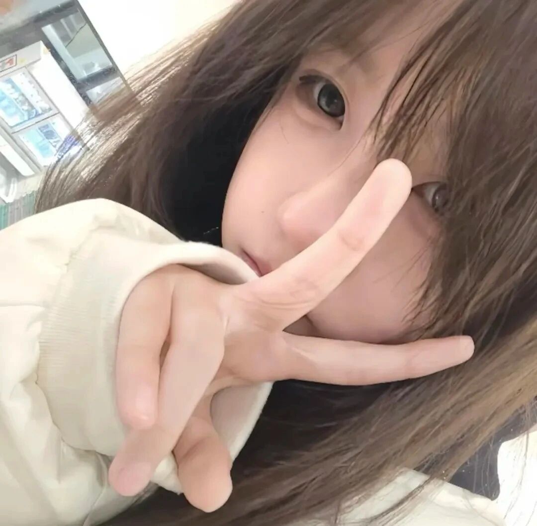 剪刀手少萝女生头像