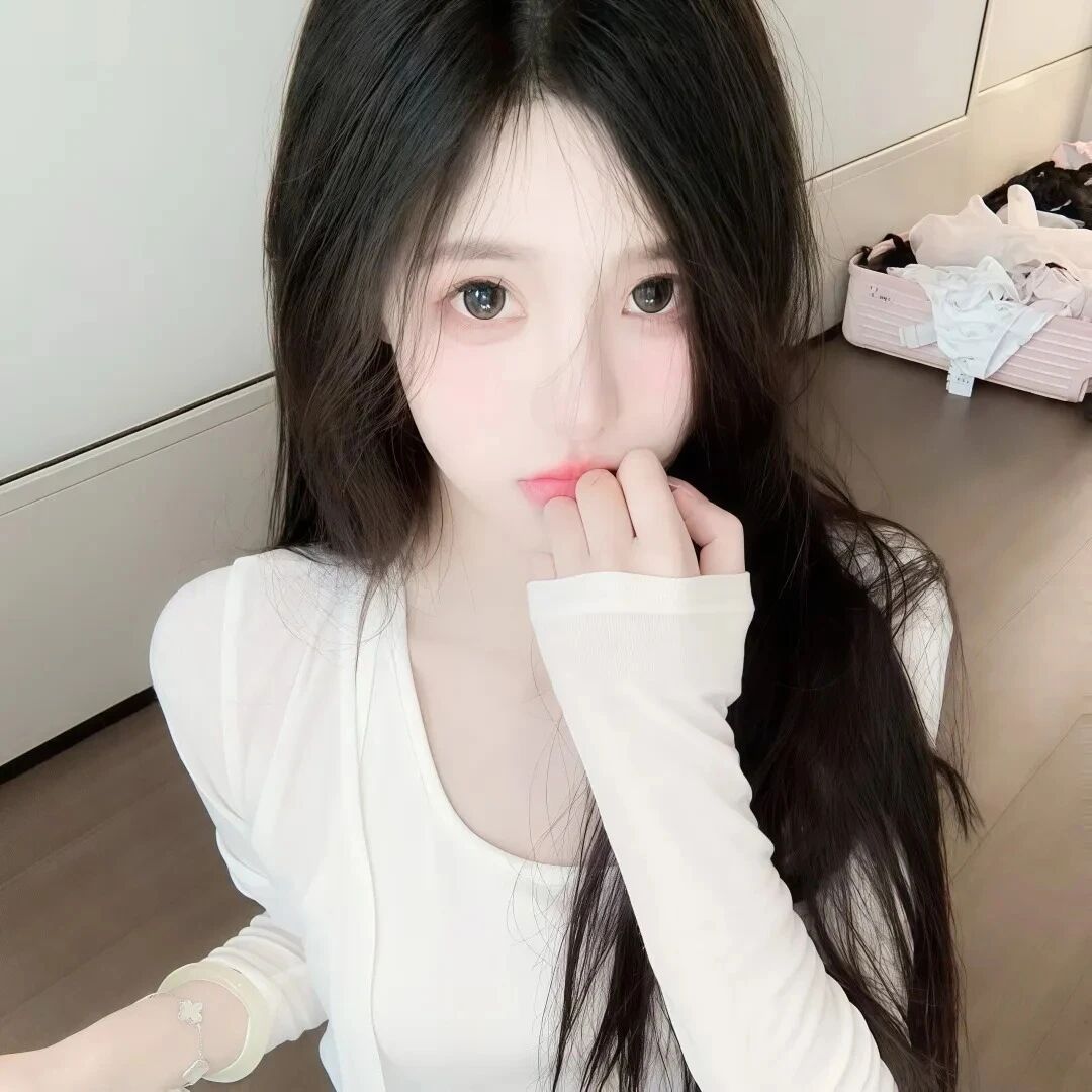 捂嘴少萝女生头像