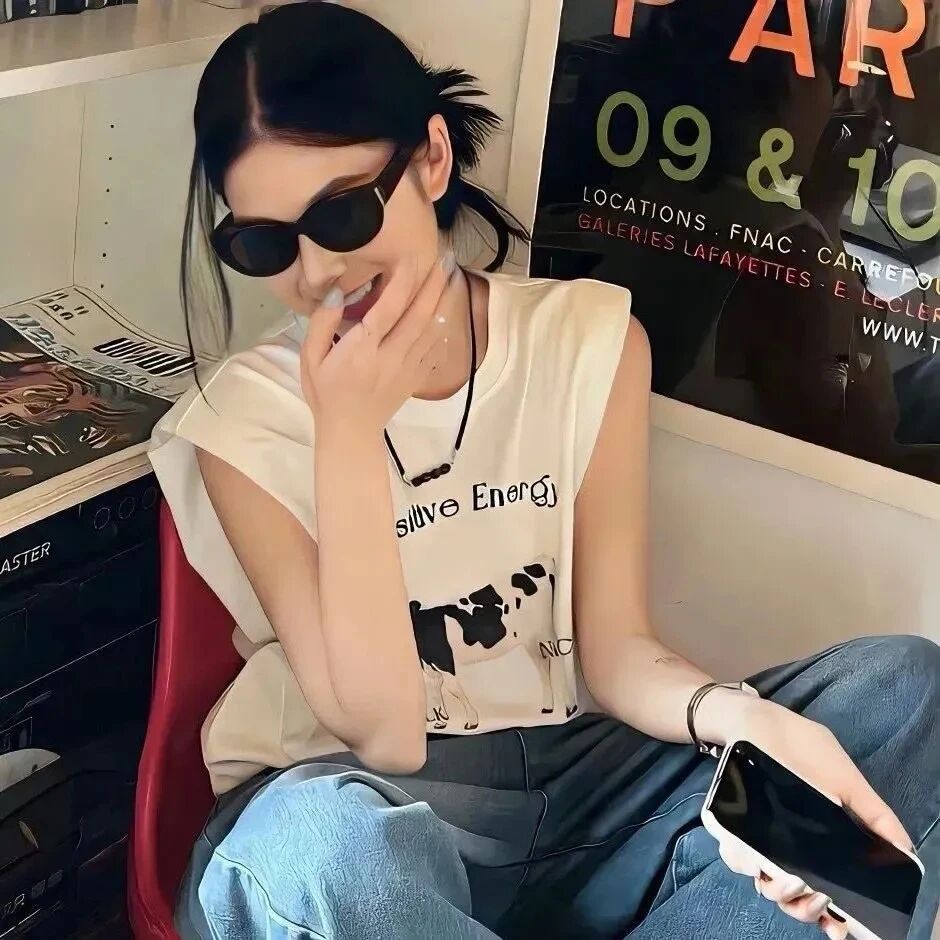 墨镜很飒女生头像