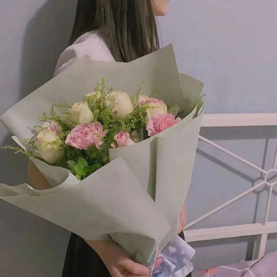 xianhuazhentyuaiqing鲜花真人情侣头像