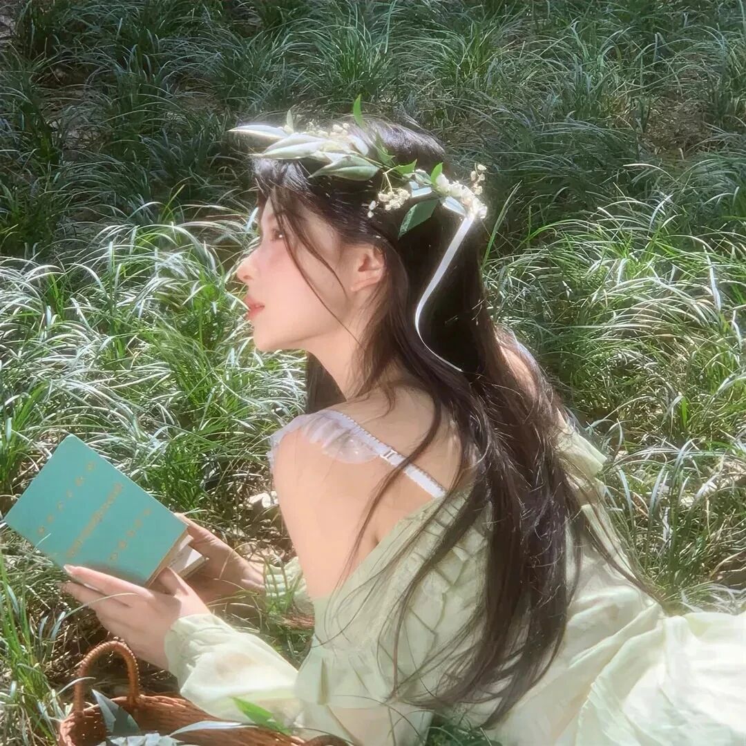 看书小清新侧脸女生头像