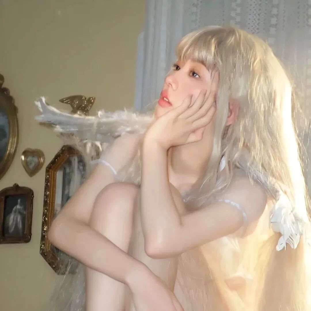 氛围感天使侧脸女生头像