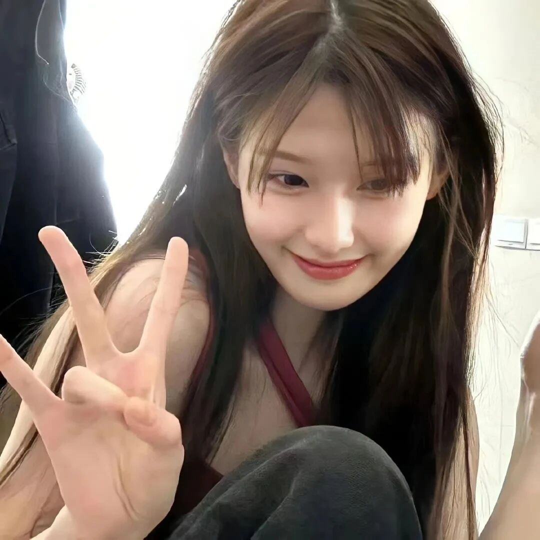剪刀手甜妹女生头像