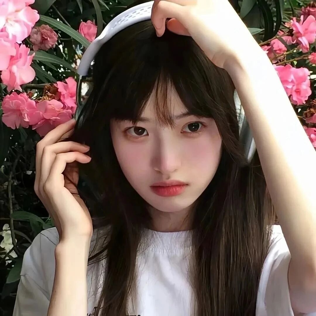 戴耳机甜妹女生头像