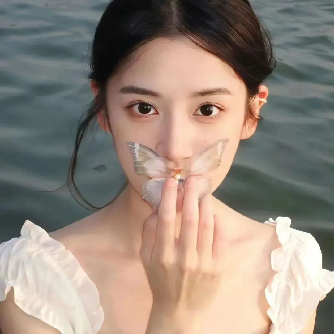 蝴蝶温柔女生头像
