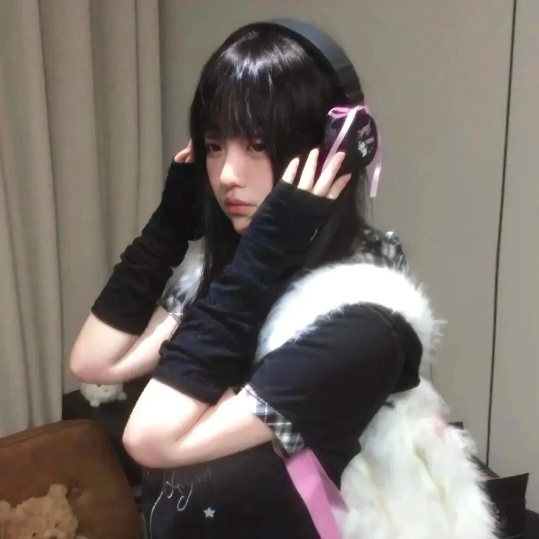戴耳机甜妹女生头像
