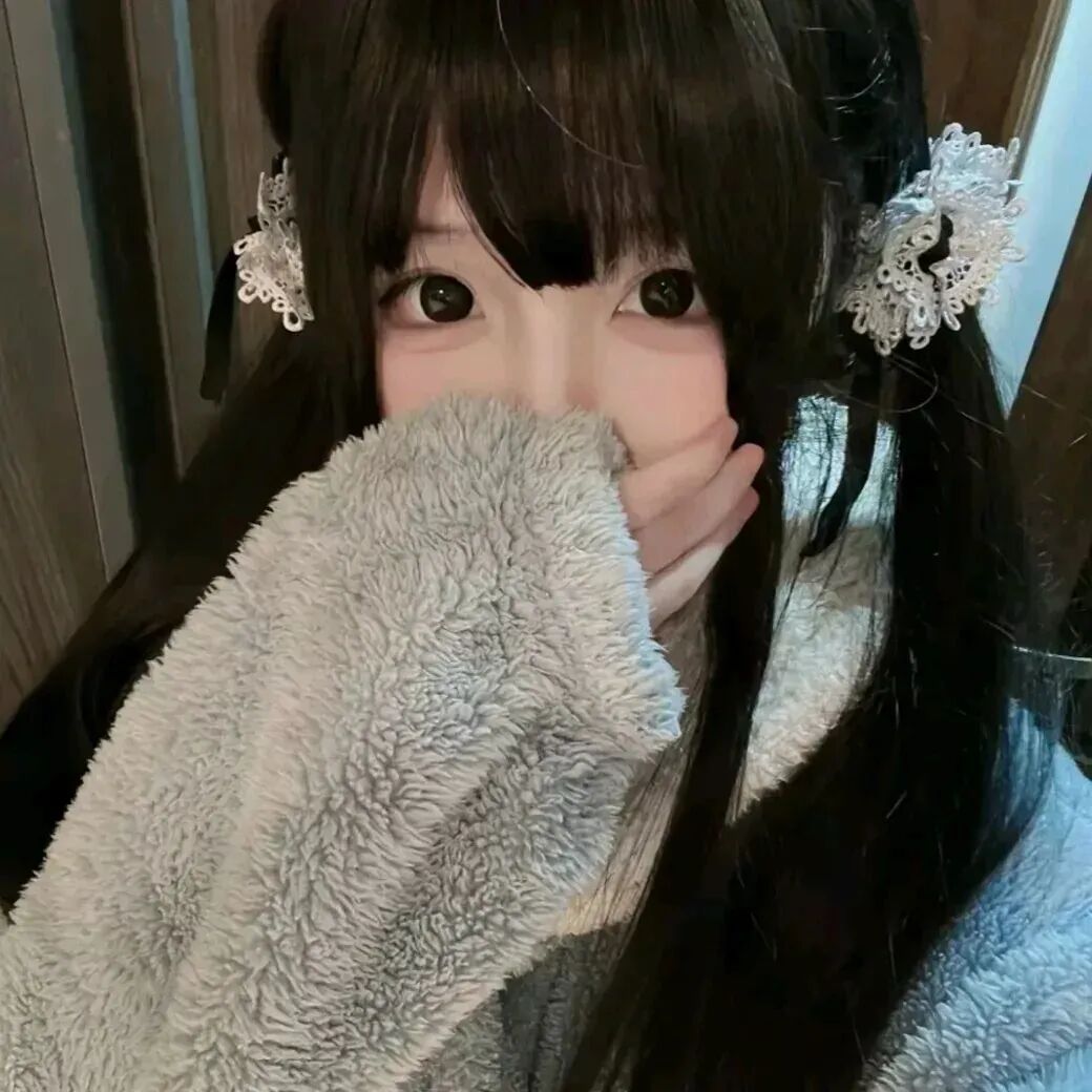 捂嘴少萝女生头像