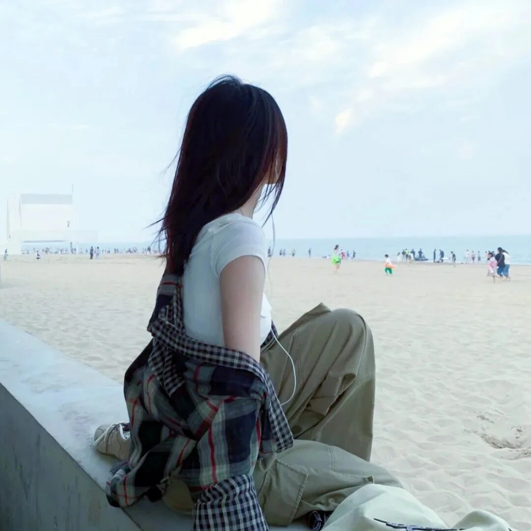 海边气质不露脸女生头像
