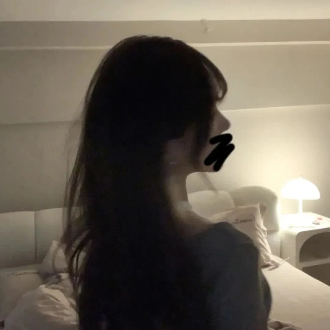 小众侧脸女生头像