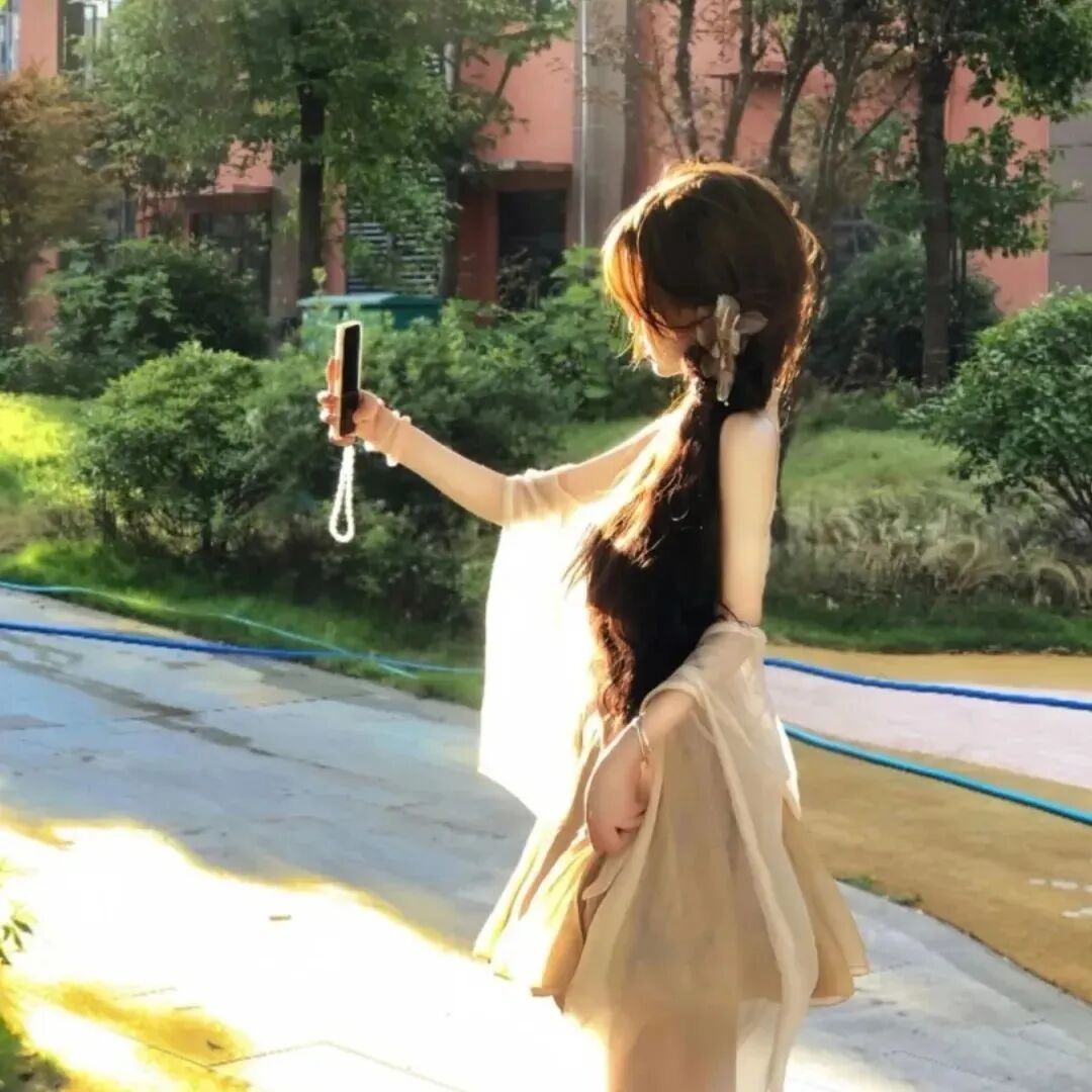 温柔侧脸女生头像