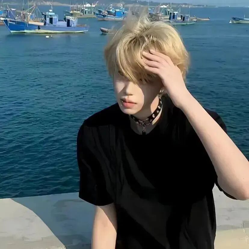 海边个性男生头像